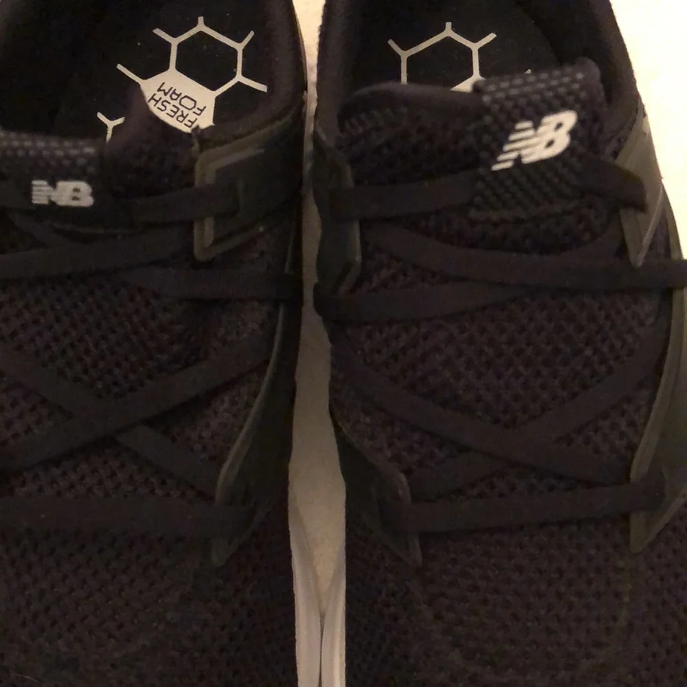 NEW BALANCE FRESH FOAM RUNNING SNEAKERS MENS SIZE 10.5